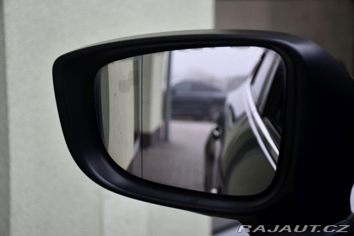 Mazda 3 G120 AUTOMAT LED VYHREV Z 2015