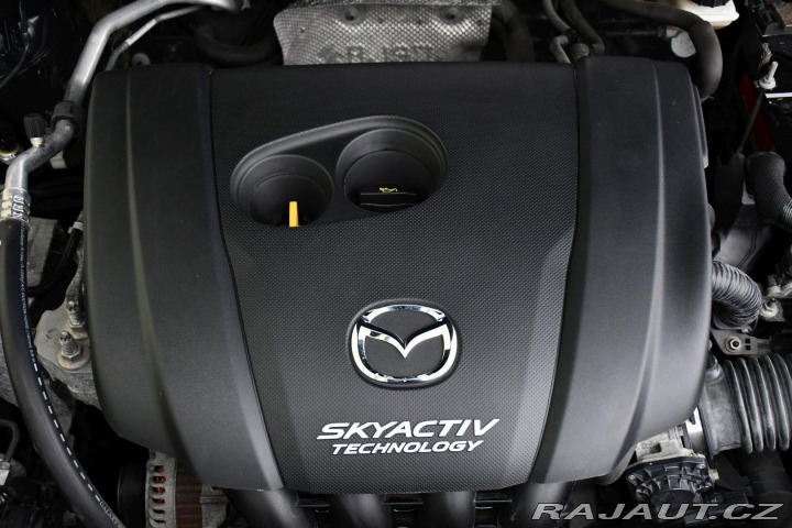 Mazda 3 G120 AUTOMAT LED VYHREV Z 2015