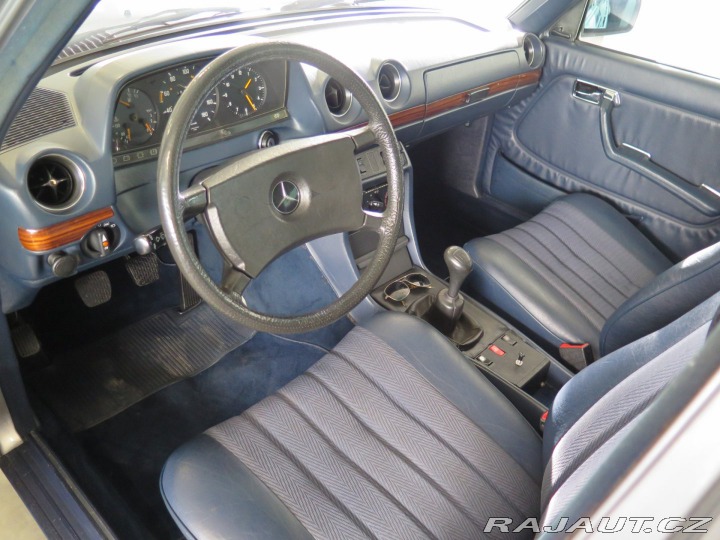 Mercedes-Benz 123 3.0D pohřební vůz, TOP ST 1983