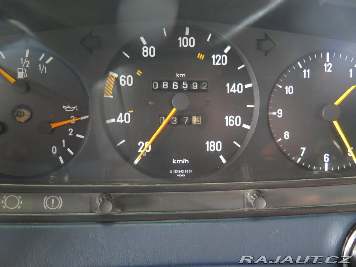 Mercedes-Benz 123 3.0D pohřební vůz, TOP ST 1983