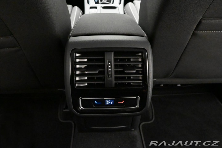Volkswagen Passat 2,0 TDI 110 kW DSG Busine 2023