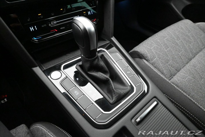 Volkswagen Passat 2,0 TDI 110 kW DSG Busine 2023