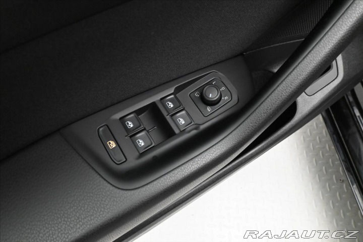 Volkswagen Passat 2,0 TDI 110 kW DSG Busine 2023