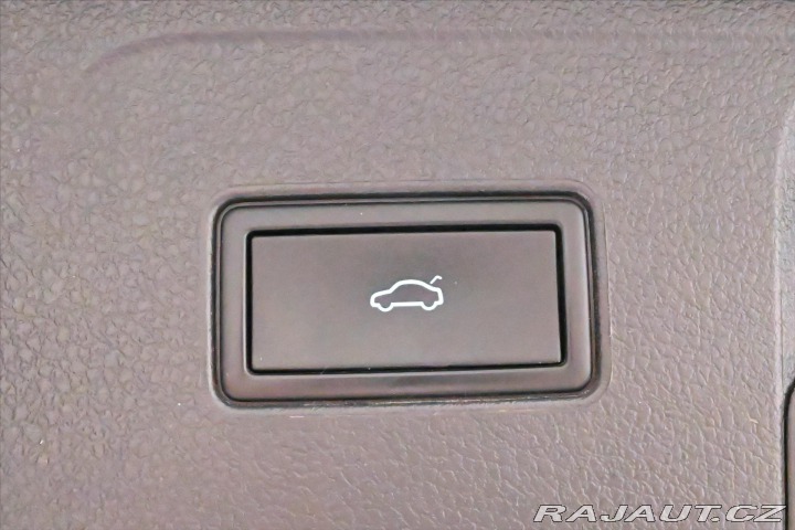 Volkswagen Passat 2,0 TDI 110 kW DSG Busine 2023