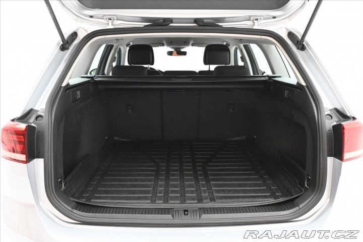 Volkswagen Passat 2,0 TDI 110 kW DSG Busine 2022