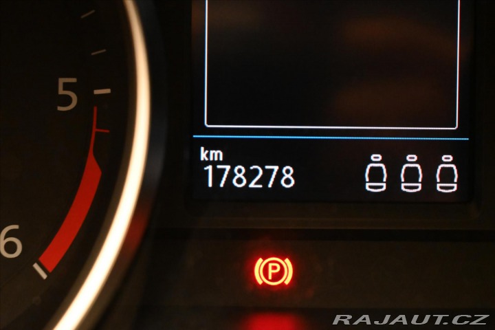 Volkswagen Passat 2,0 TDI 110 kW DSG Busine 2022