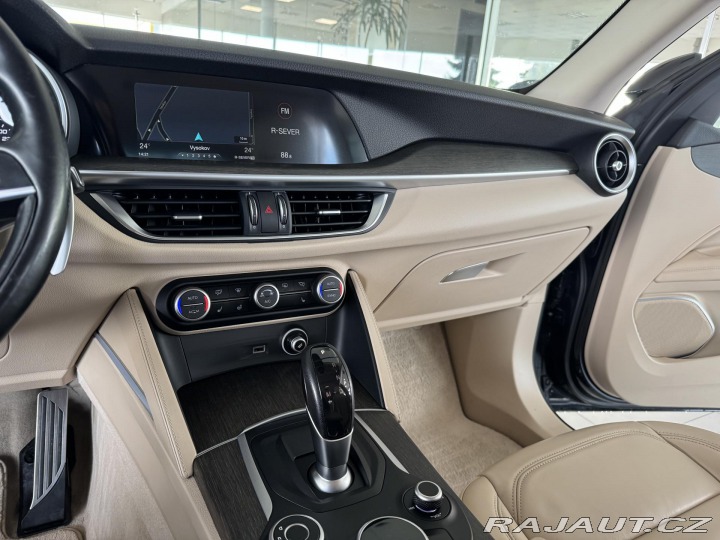 Alfa Romeo Stelvio 2,0T Q4*206kW*REZERVACE! 2018