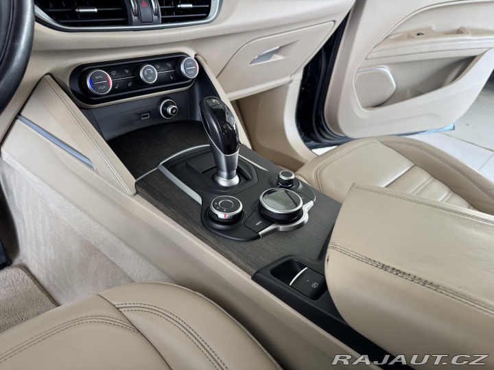 Alfa Romeo Stelvio 2,0T Q4*206kW*REZERVACE! 2018
