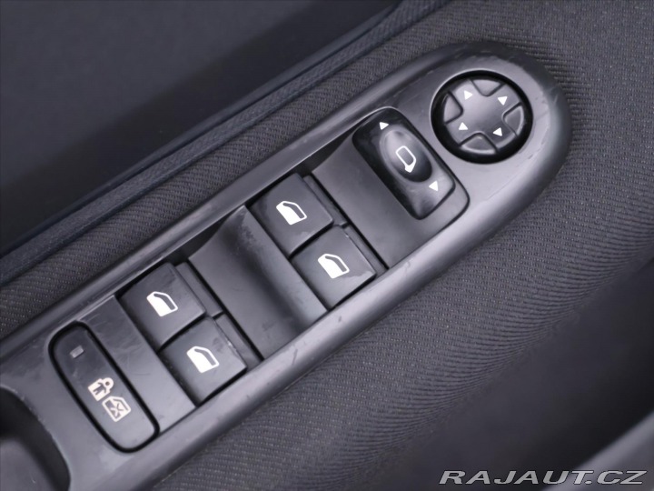 Peugeot 5008 1,6 HDI 82kW Automat Prem 2011