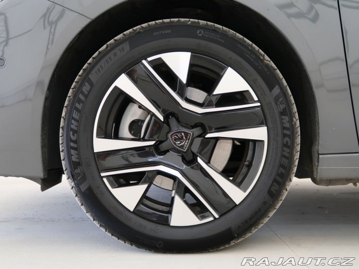 Peugeot 208 1.2HYBRID,CZ,ALLURE,e-DCS 2025