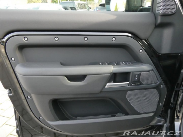 Land Rover Defender 3,0 D300 110 X-Dyn SE,1ma 2024