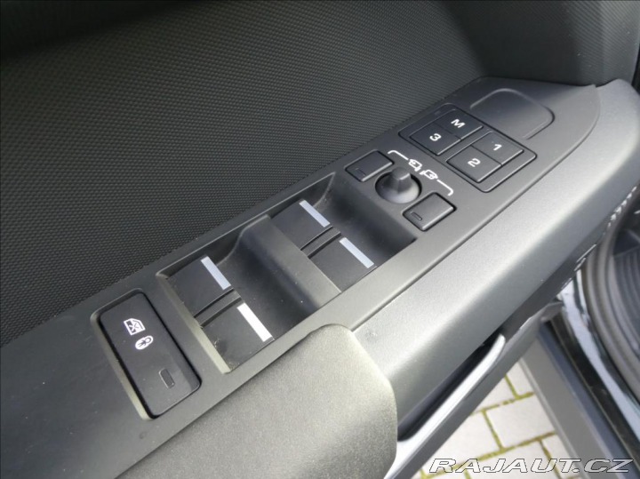 Land Rover Defender 3,0 D300 110 X-Dyn SE,1ma 2024