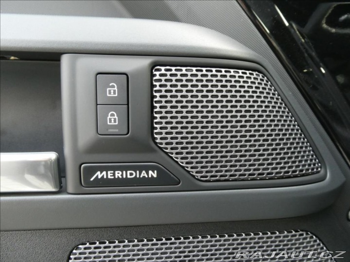 Land Rover Defender 3,0 D300 110 X-Dyn SE,1ma 2024