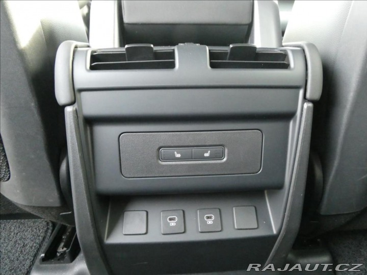 Land Rover Defender 3,0 D300 110 X-Dyn SE,1ma 2024