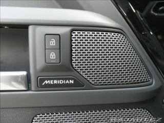 Land Rover Defender 3,0 D300 110 X-Dyn SE,1ma 2024