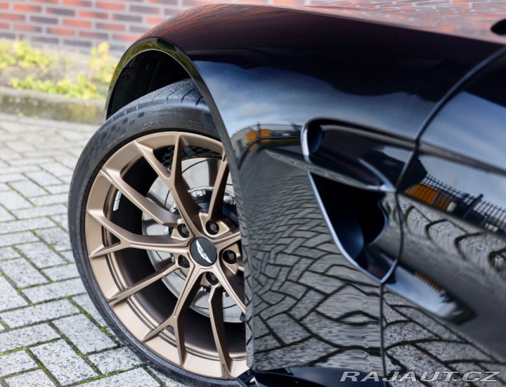 Aston Martin V8 Vantage 4.0 | Quicksilver - Ony 2025