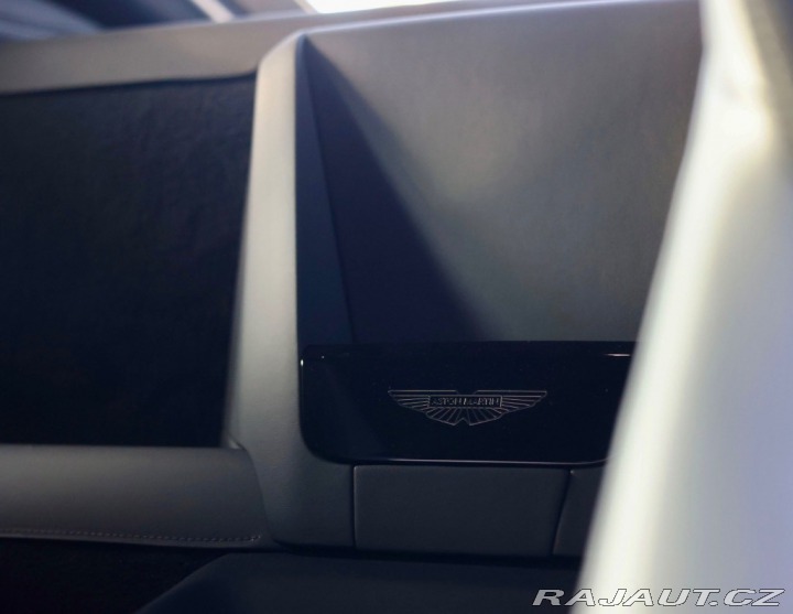 Aston Martin V8 Vantage 4.0 | Quicksilver - Ony 2025