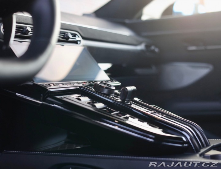 Aston Martin V8 Vantage 4.0 | Quicksilver - Ony 2025