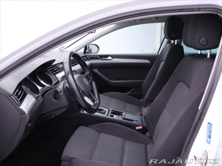 Volkswagen Passat 2,0 TDI 110kW DSG Matrix 2022