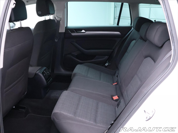 Volkswagen Passat 2,0 TDI 110kW DSG Matrix 2022