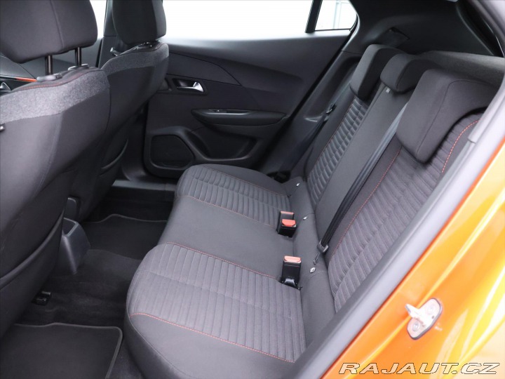 Peugeot 2008 1,2 PT 74kW Active 1.Maj. 2021