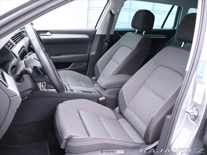 Volkswagen Passat 2,0 TDI DSG IQ Light 1.Ma 2022