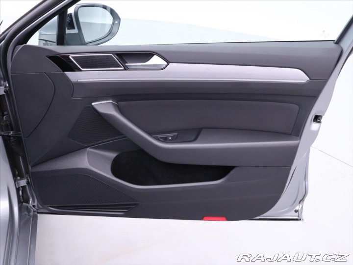 Volkswagen Passat 2,0 TDI DSG IQ Light 1.Ma 2022