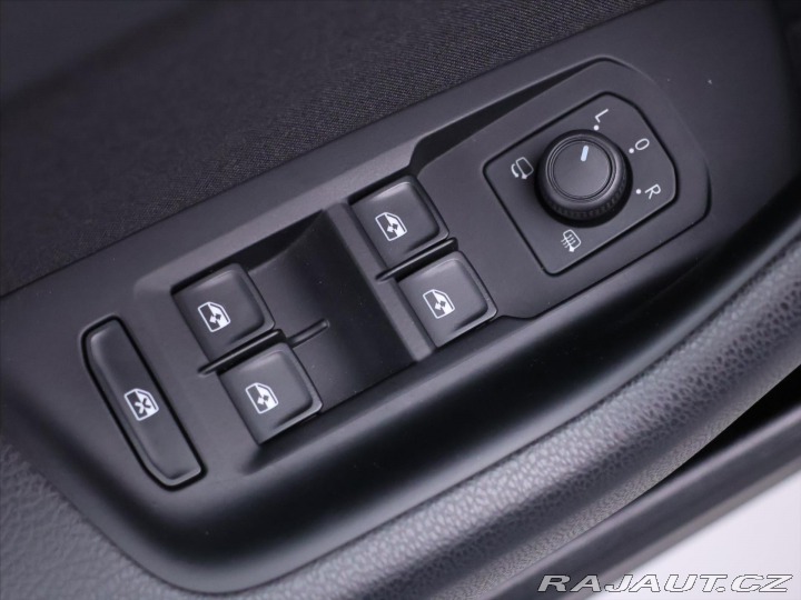 Volkswagen Passat 2,0 TDI DSG IQ Light 1.Ma 2022