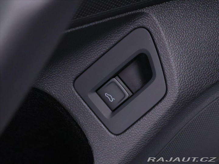 Volkswagen Passat 2,0 TDI DSG IQ Light 1.Ma 2022