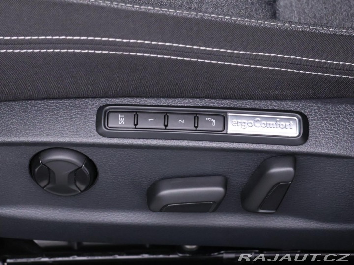 Volkswagen Passat 2,0 TDI DSG IQ Light 1.Ma 2022