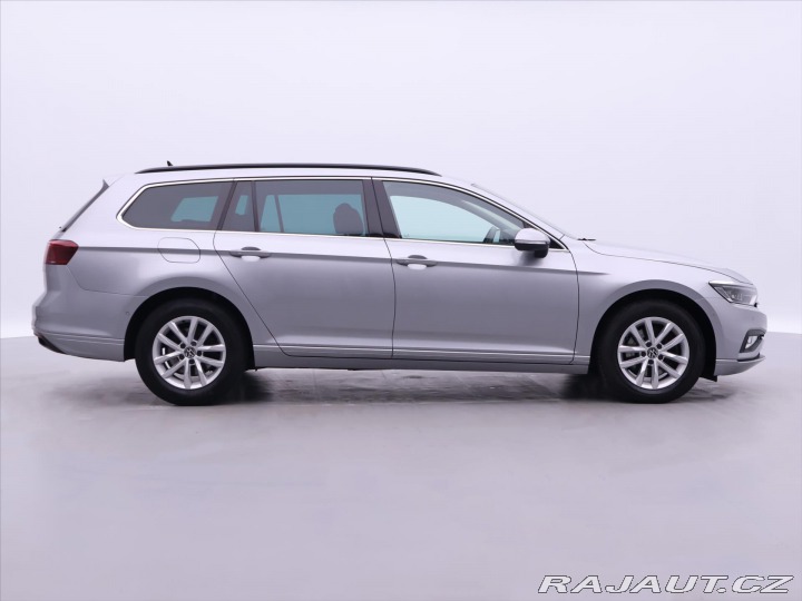 Volkswagen Passat 2,0 TDI DSG IQ Light 1.Ma 2022