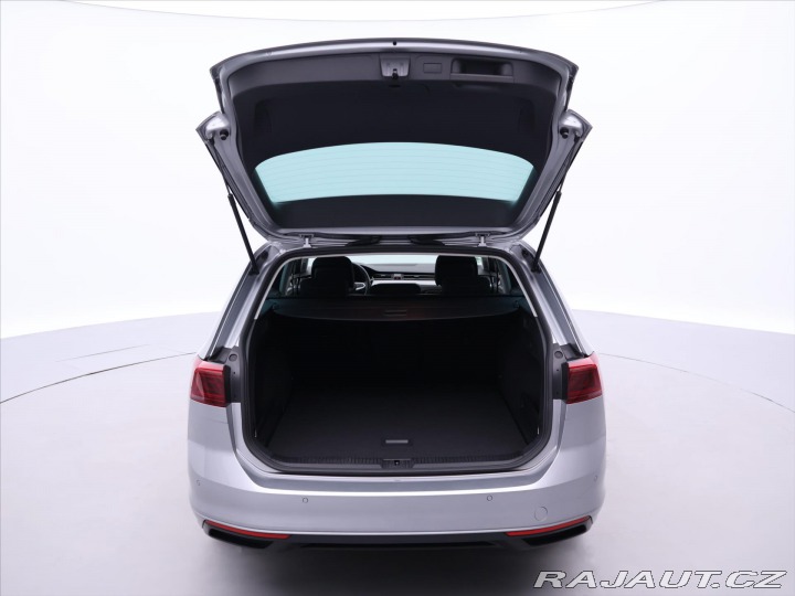 Volkswagen Passat 2,0 TDI DSG IQ Light 1.Ma 2022