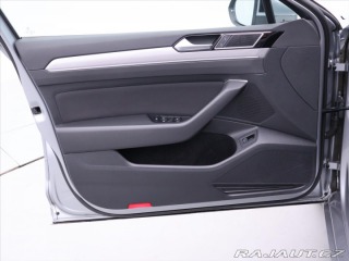 Volkswagen Passat 2,0 TDI DSG IQ Light 1.Ma 2022