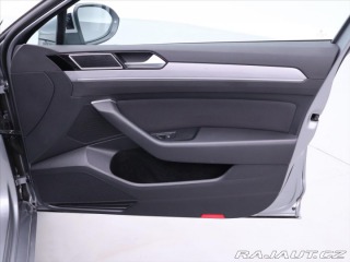 Volkswagen Passat 2,0 TDI DSG IQ Light 1.Ma 2022