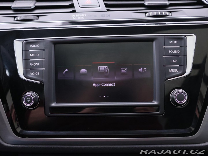 Volkswagen Touran 2,0 TDI 110kW HighLine LE 2016