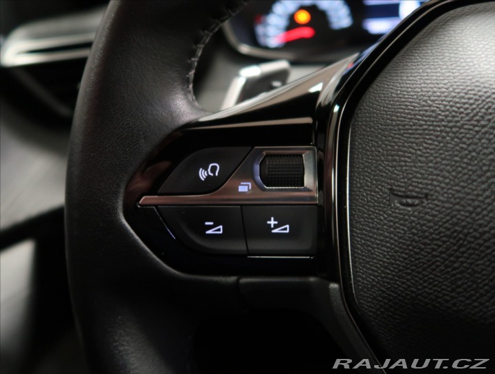 Peugeot 2008 1,2 ALLURE AT KAMERA 360° 2023
