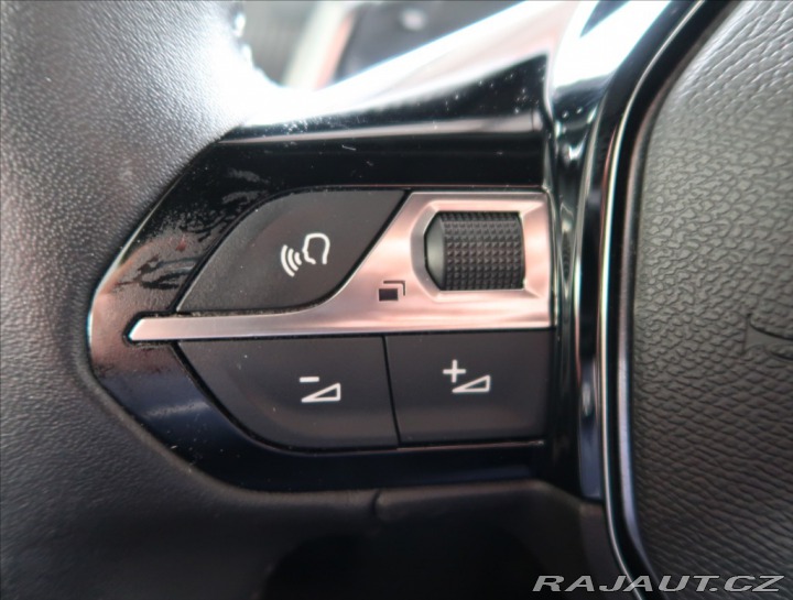 Peugeot 2008 1,2 ALLURE AUT 2023