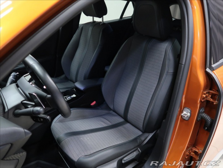 Peugeot 2008 1,2 ALLURE AT KAMERA 360° 2023