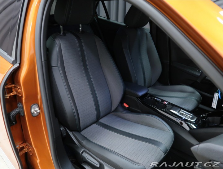 Peugeot 2008 1,2 ALLURE AT KAMERA 360° 2023