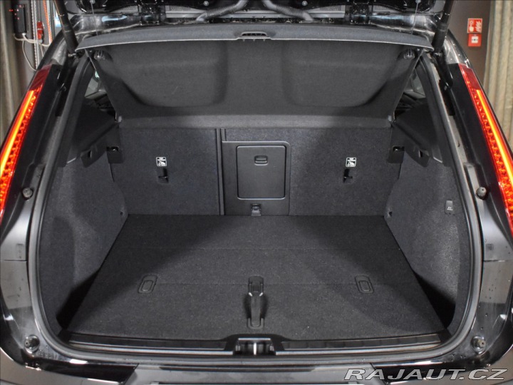 Volvo XC40 2,0 B3 Core Bezklíč 2023