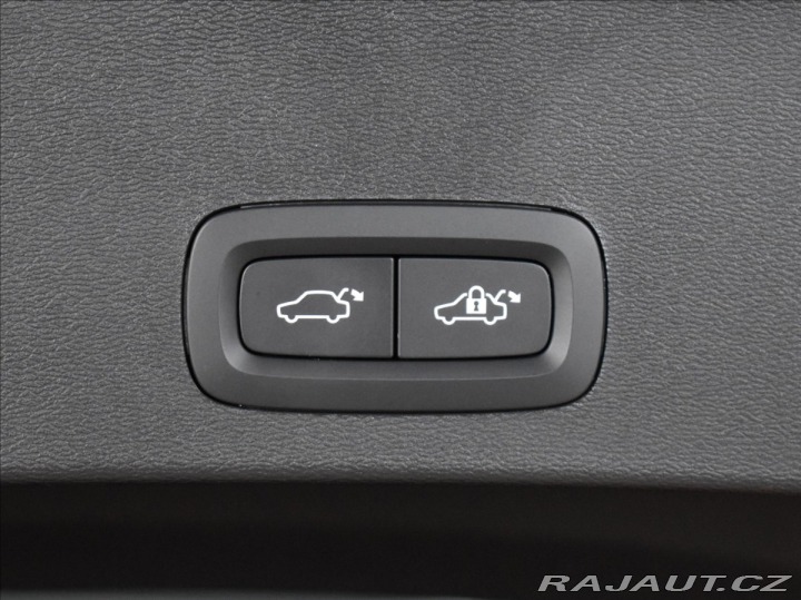 Volvo XC40 2,0 B3 Core Bezklíč 2023