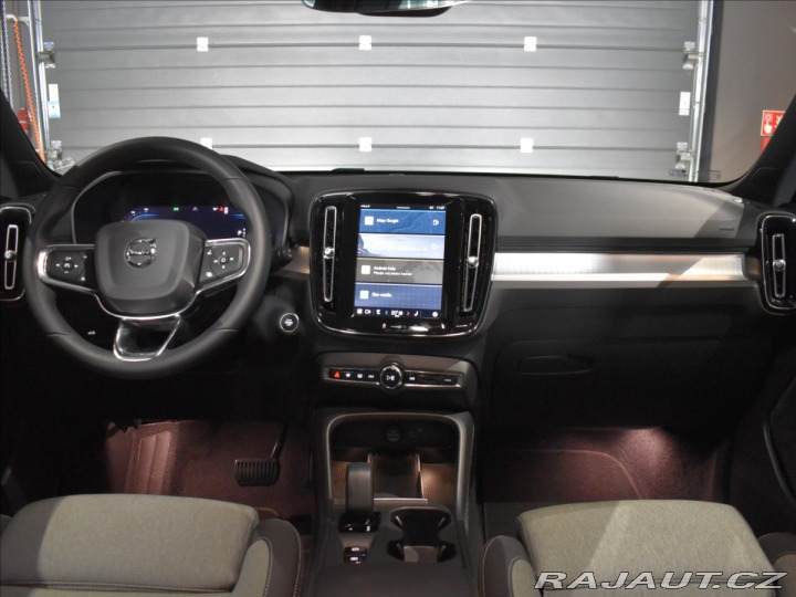 Volvo XC40 2,0 B3 Core Bezklíč 2023