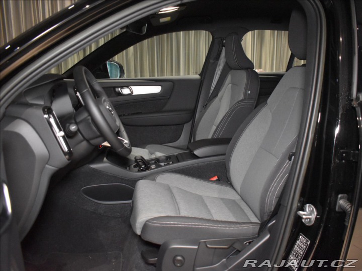 Volvo XC40 2,0 B3 Core Bezklíč 2023