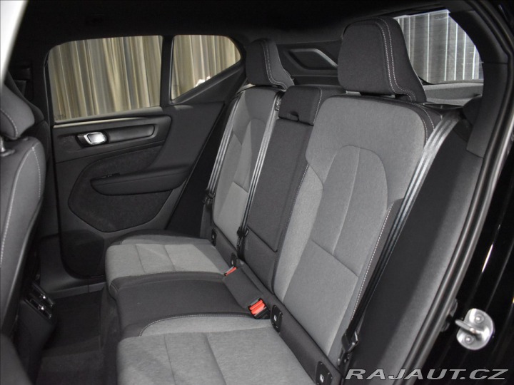 Volvo XC40 2,0 B3 Core Bezklíč 2023