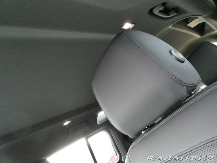 Land Rover Defender 110 3,0 X-Dynamic SE D350 2025