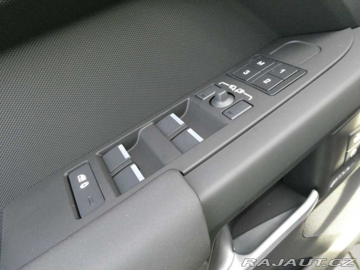 Land Rover Defender 110 3,0 X-Dynamic SE D350 2025