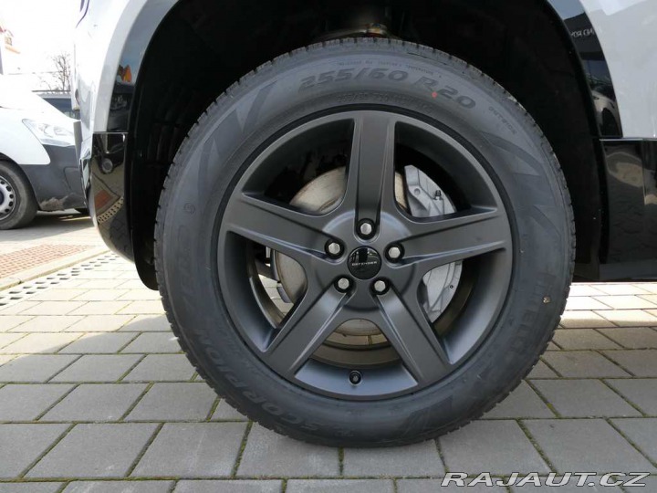 Land Rover Defender 110 3,0 X-Dynamic SE D350 2025