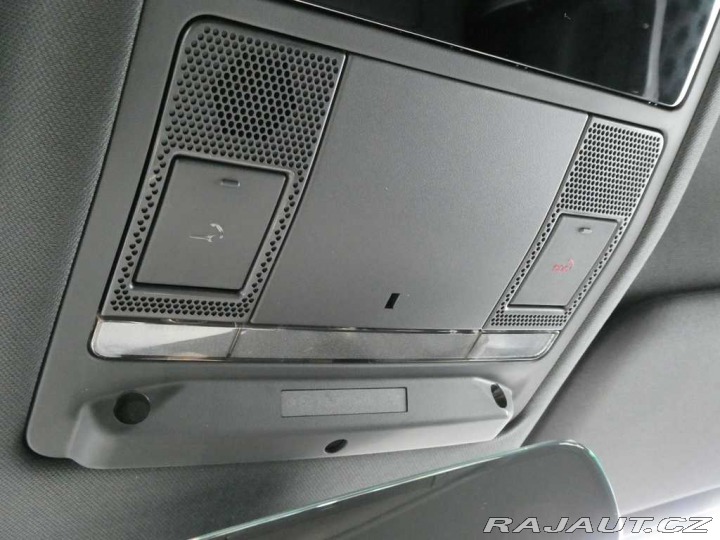 Land Rover Defender 110 3,0 X-Dynamic SE D350 2025