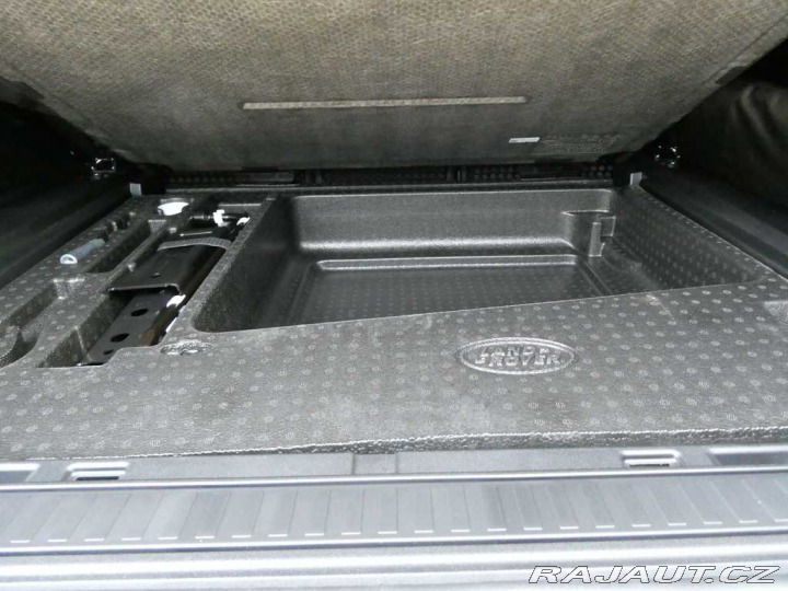 Land Rover Defender 110 3,0 X-Dynamic SE D350 2025