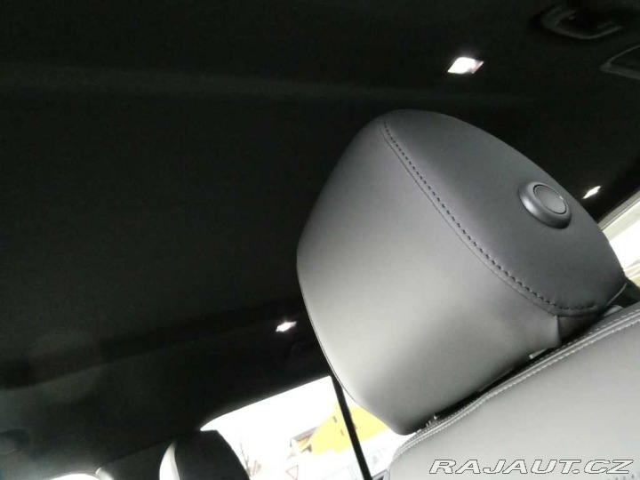 Land Rover Defender 110 3,0 X-Dynamic SE D250 2026